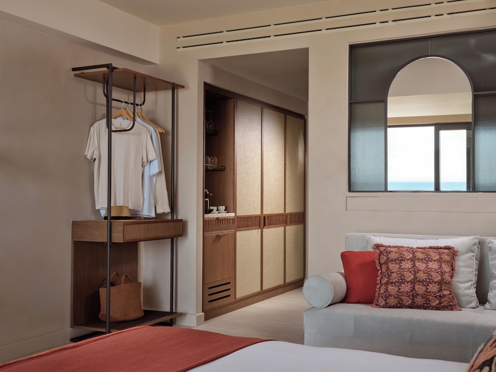 Deluxe Junior Suite Sea Front