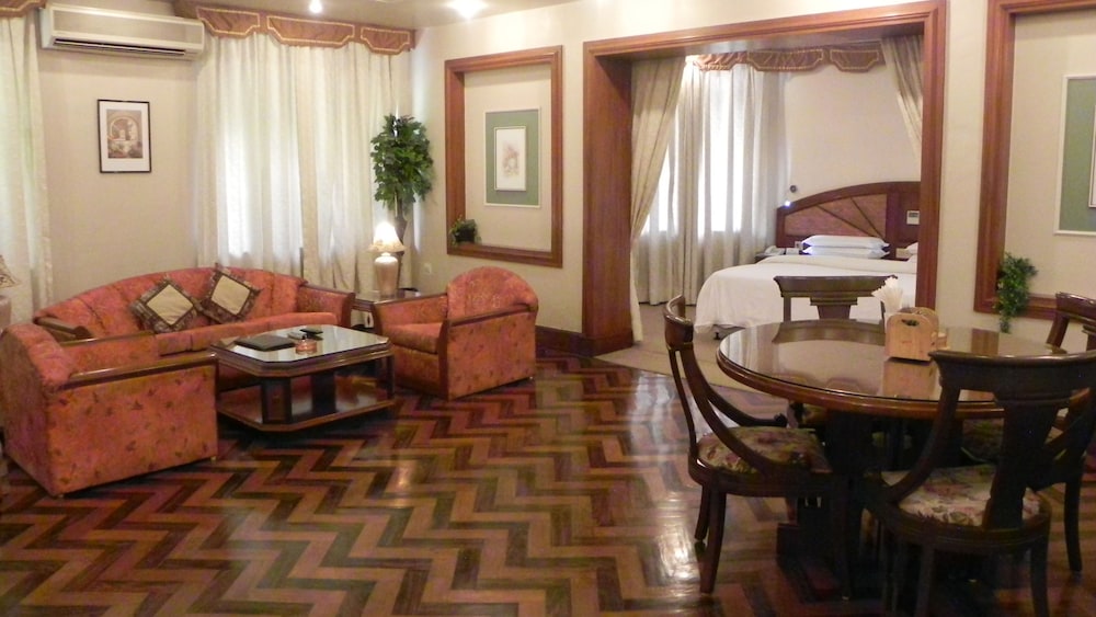 Royal Room photo 3