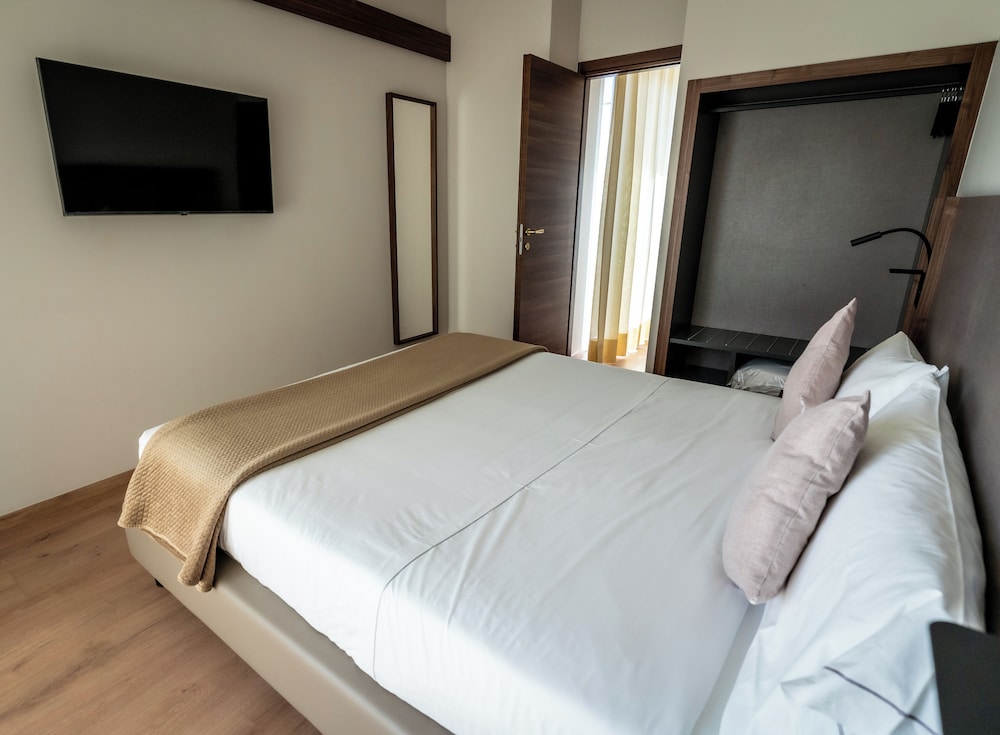 Classic Studio, 1 Double or 2 Twin Beds (2 people) photo 2