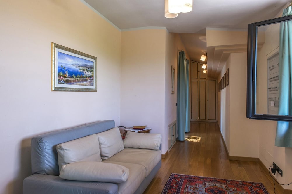 Villa photo 1