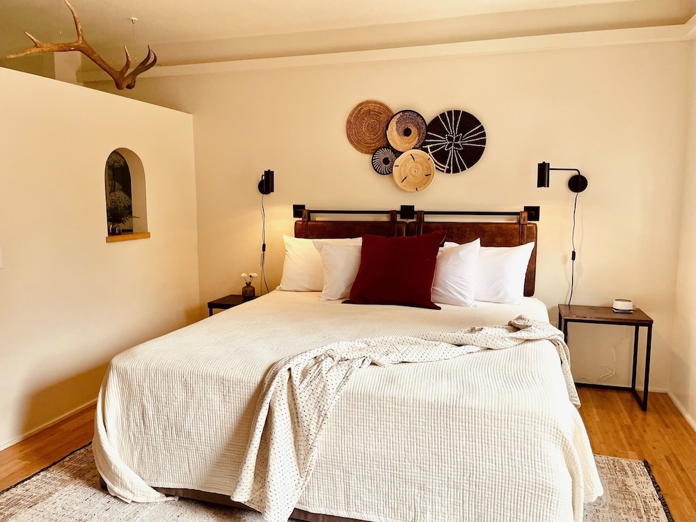 Comfort Room, 1 King Bed, Fireplace