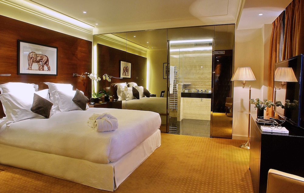 Standard Room, 1 King Bed, Courtyard View photo 1