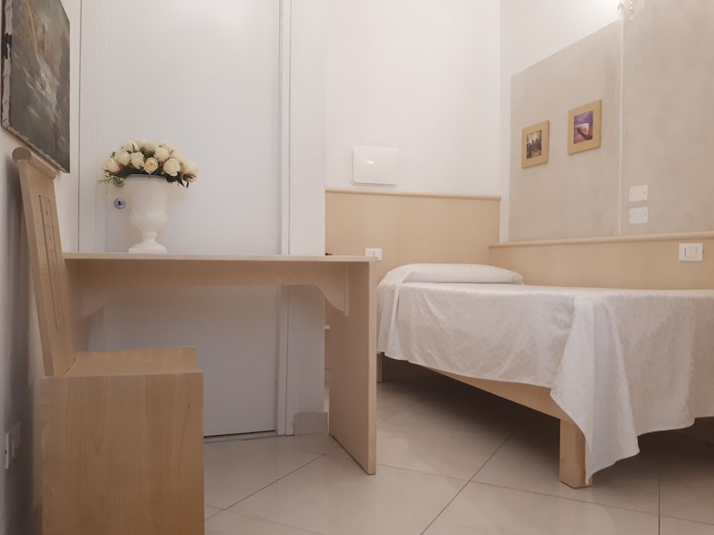 Business Twin Room photo 1