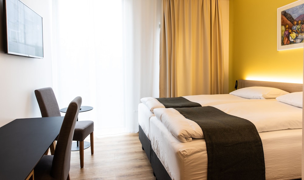 Standard Double or Twin Room - Photo 2