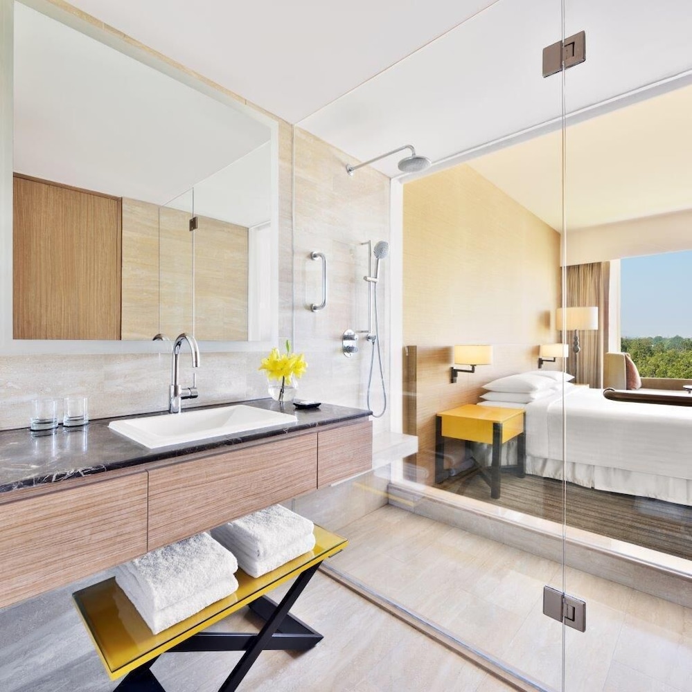 Executive Room, 2 Twin Beds, Pool View photo 2