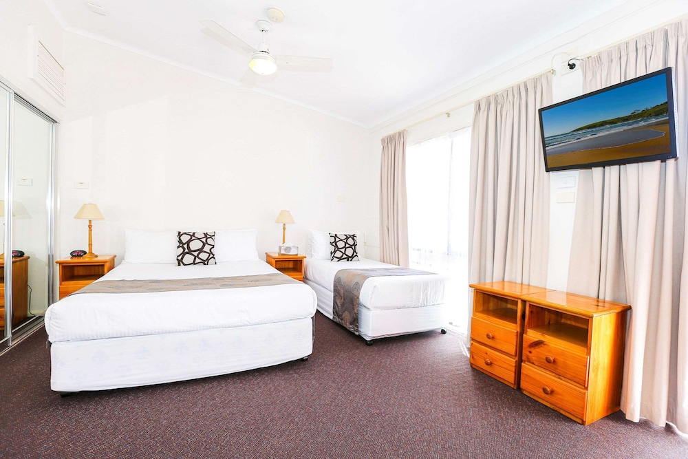 Room, Multiple Beds, Non Smoking (Efficiency) photo 3