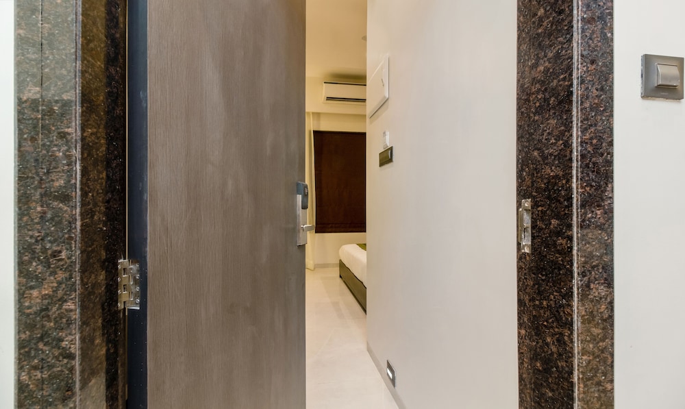 Deluxe Room - Photo 15