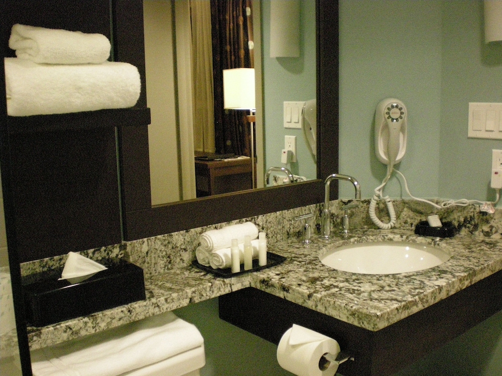 Junior Suite, 1 Queen Bed - Photo 3