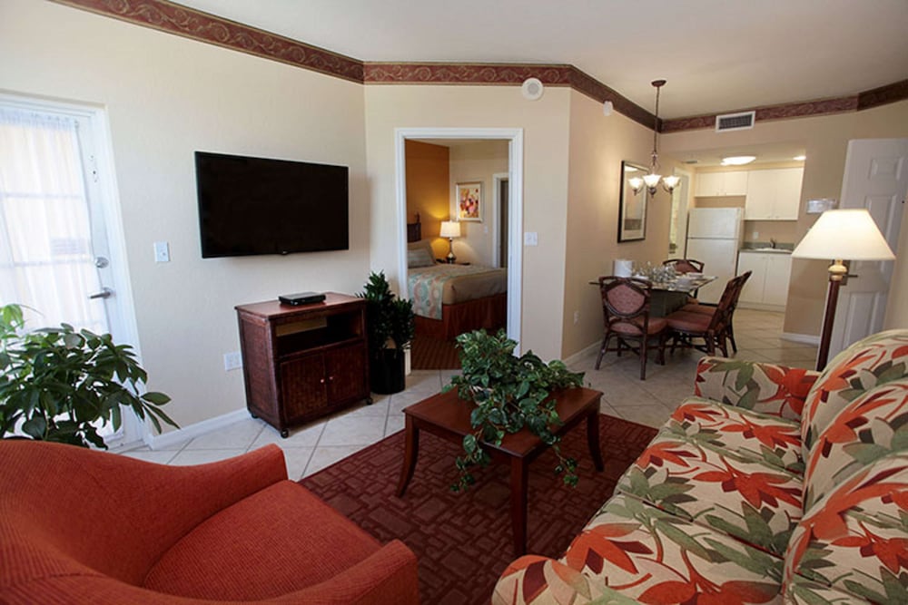 Queen One Bedroom Suite - Photo 2