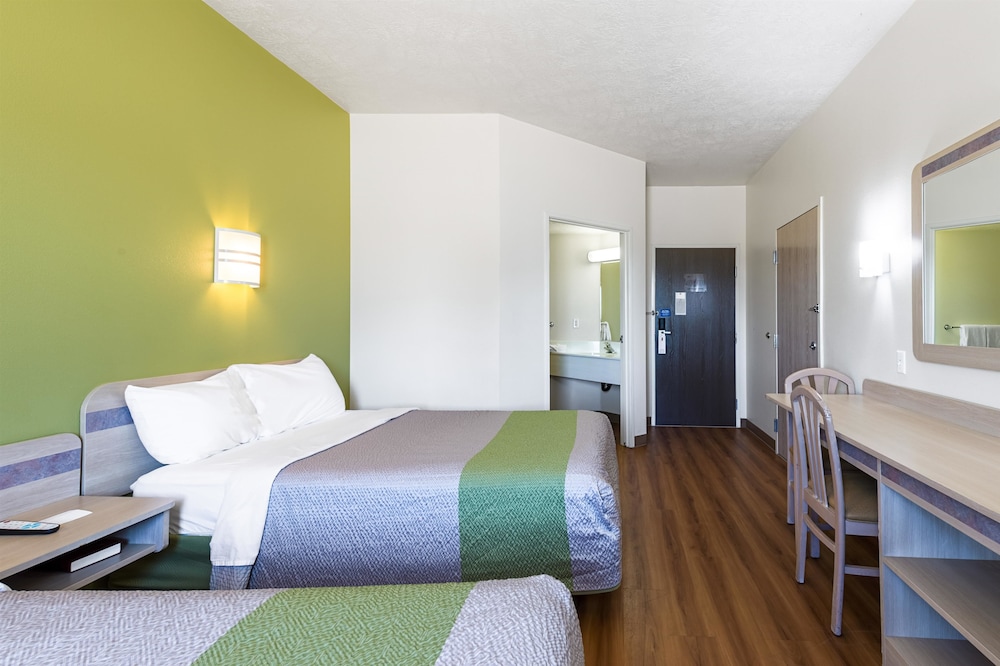 Standard Room, 2 Double Beds, Non Smoking - Photo 2