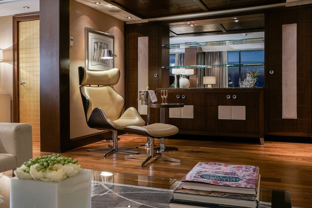 Presidential Suite, 1 King Bed thumbnail 5
