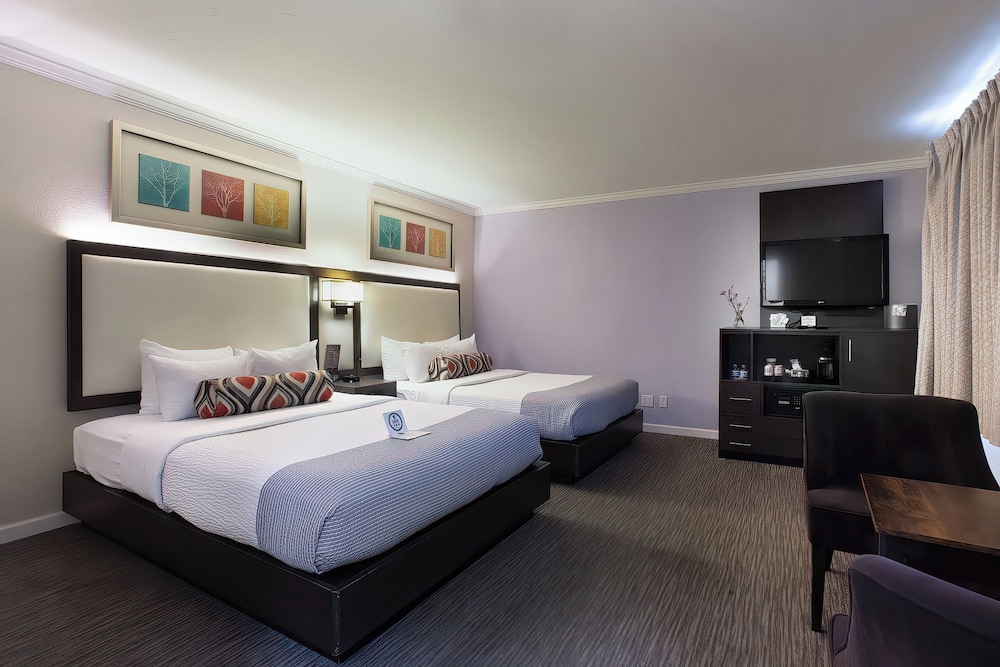 Deluxe Room, 2 Queen Beds, Bathtub (Non Smoking 2 Queen Room- Bathtub) - Photo 1