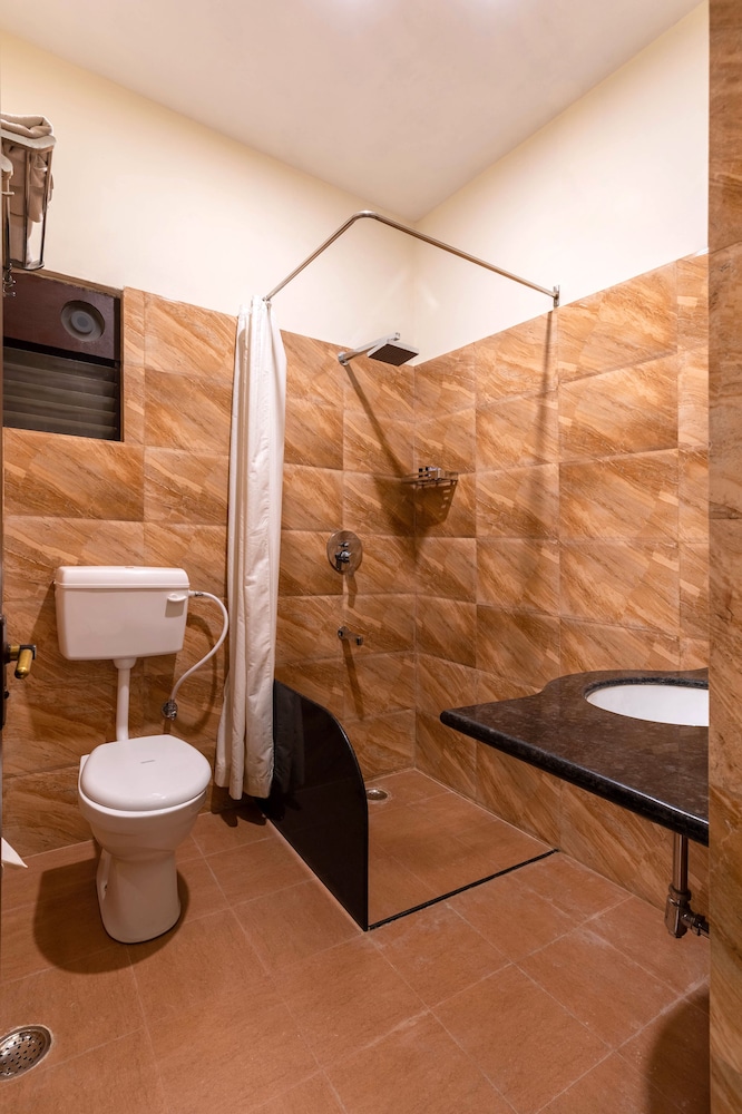 Non Lake Facing Deluxe AC Room - Photo 12