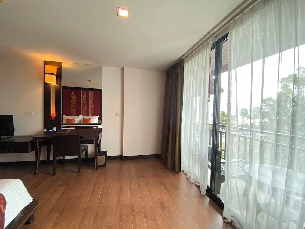 Deluxe Room, Sea View (Twin Beds) photo 2