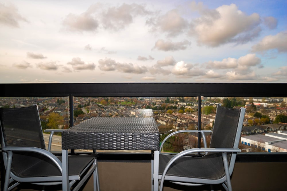 Deluxe Room (View, Columbia Tower) - Photo 3