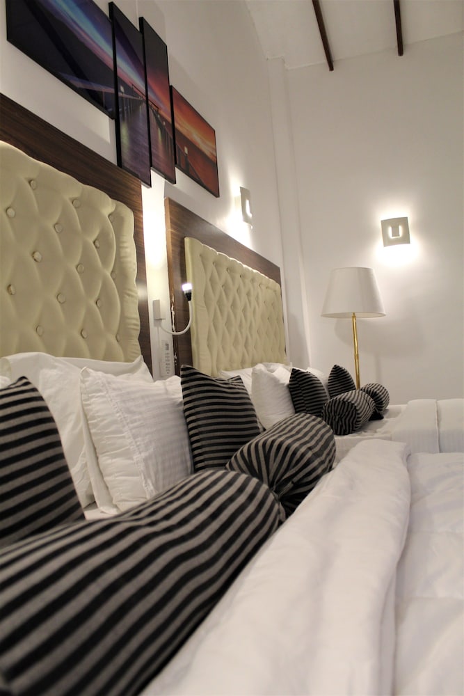 Deluxe Double Room, Multiple Beds, Smoking, Mountain View photo 2