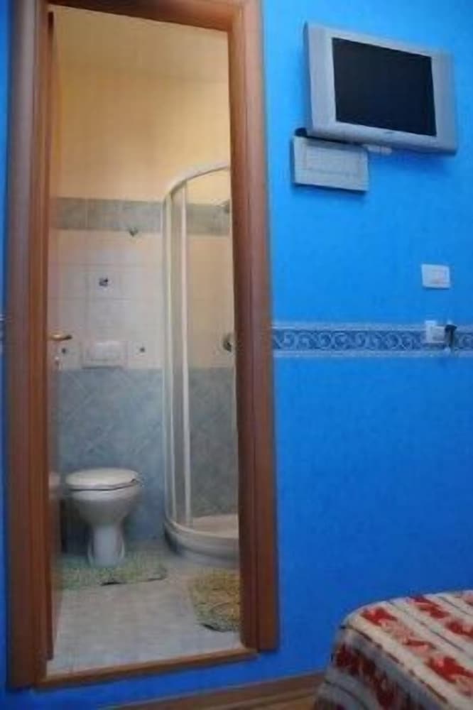 Triple Room, Shared Bathroom (External Bathroom)