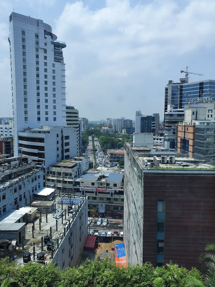 Deluxe Twin Room, 2 Twin Beds, City View, Poolside - Photo 5