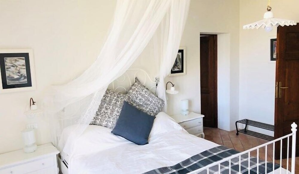 Double Room (Room 2)