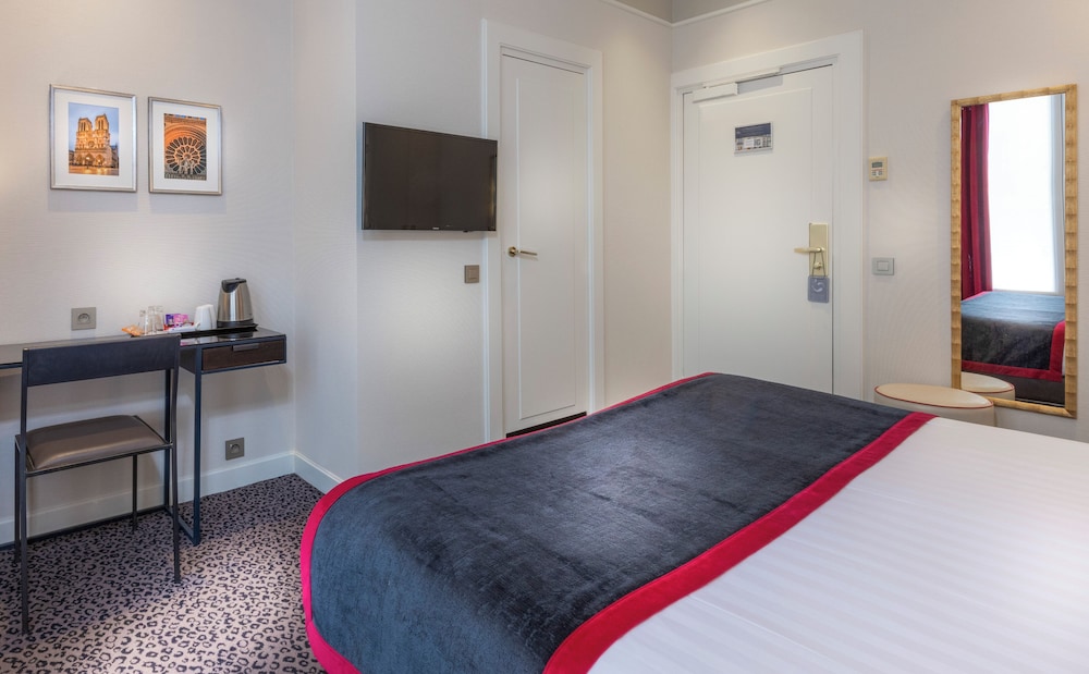 Superior Room, Bathtub