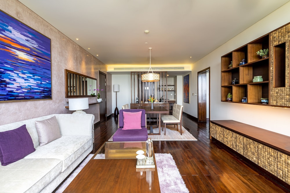 Suite, Sea View