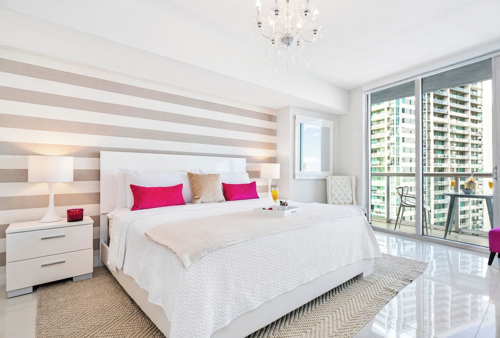 Boutique Apart, 1 King & Sofa Bed, Sauna, River/City Views, Balcony2607