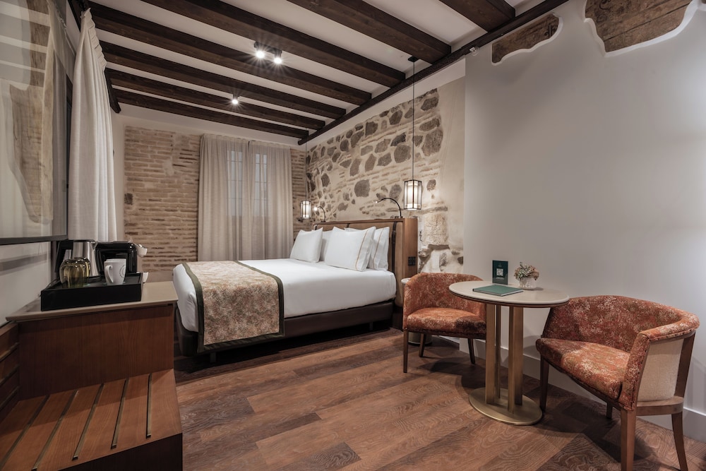 Premium Double Room (Arte Original)