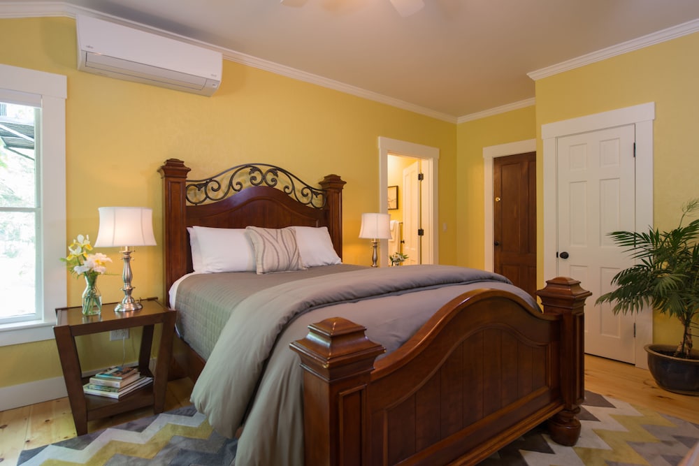 Room (Newfound Lake) photo 2