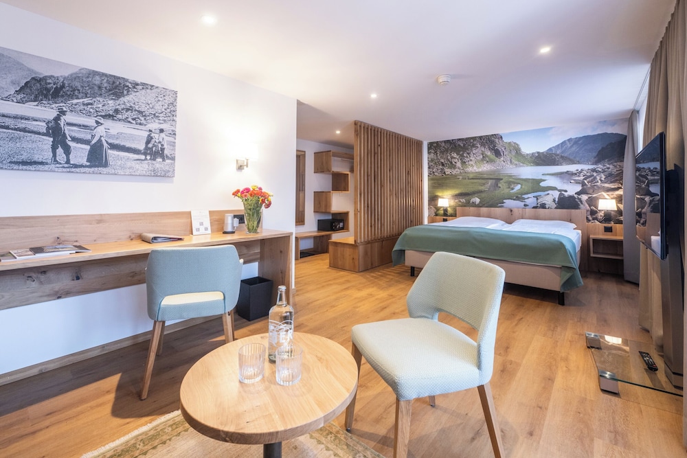 Junior Double Room, Balcony, Mountain View