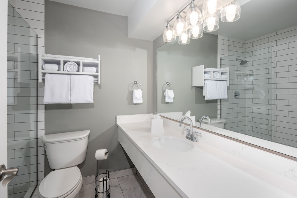 Premium Oceanfront Two Queen - Photo 4