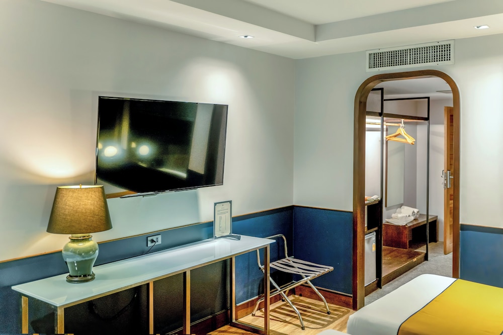 Deluxe Premier Twin Bed photo 3