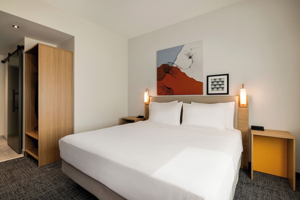 Room, 1 King Bed, Hearing Accessible