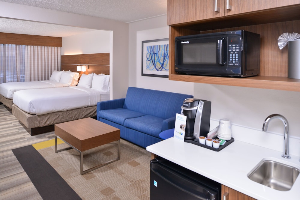 Suite, Multiple Beds - Photo 3