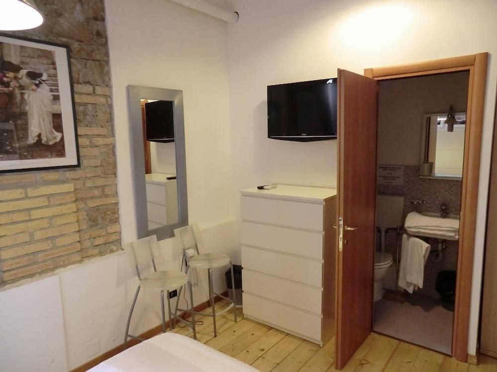 Standard Double Room photo 3