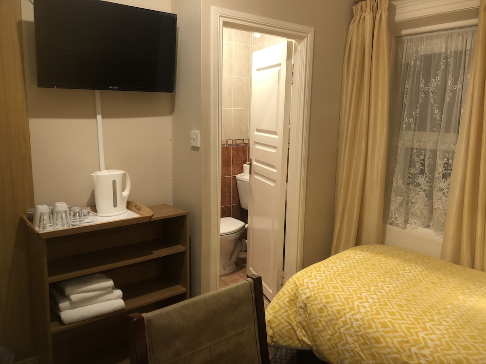 Twin Room, Ensuite photo 3