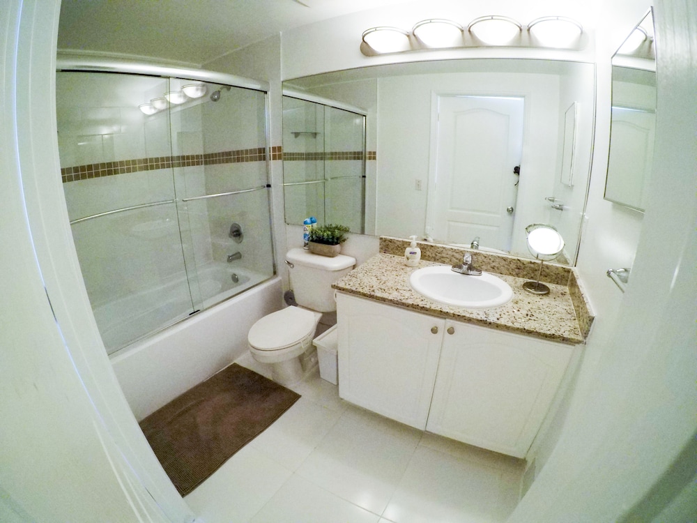 Luxury Apartment, 2 Bedrooms, 2 Bathrooms, City View photo 3