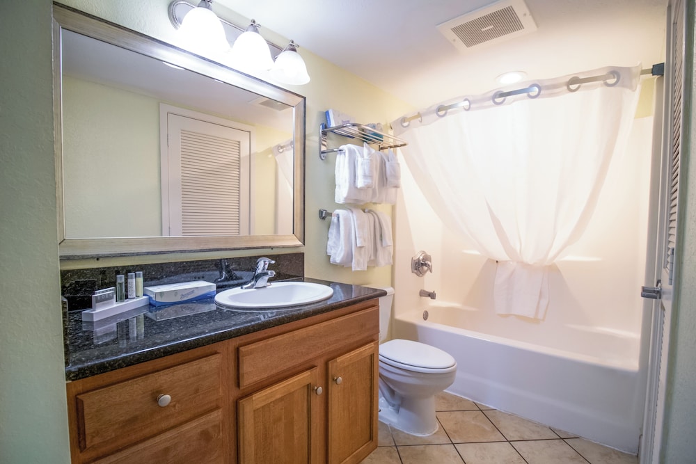 Oceanfront King Room - Photo 4