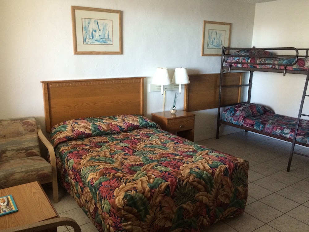 Standard Room, 1 Double and 1 Bunk Bed, Non Smoking photo 1