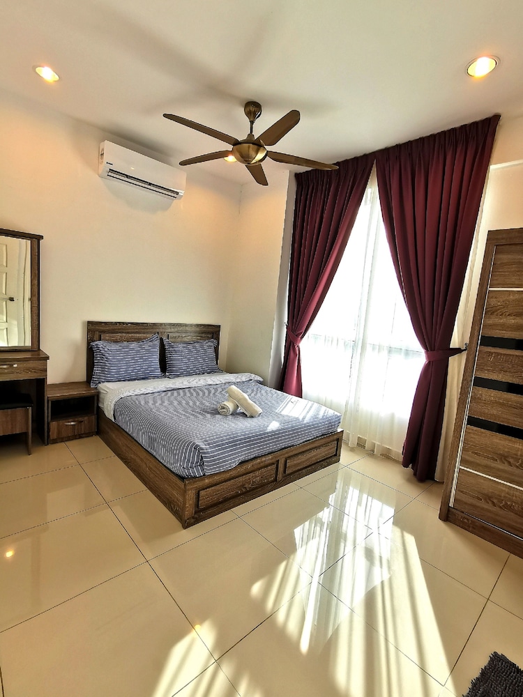 Classic Apartment, 2 Bedrooms, Hill View