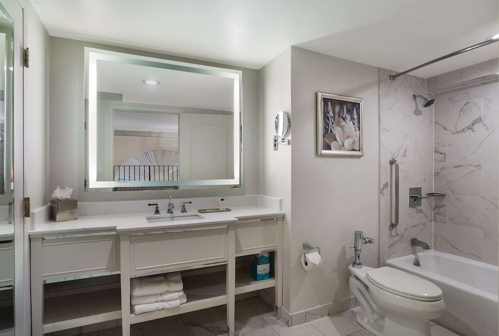 Suite, 1 King Bed (Pool Patio Split Level), photo 6