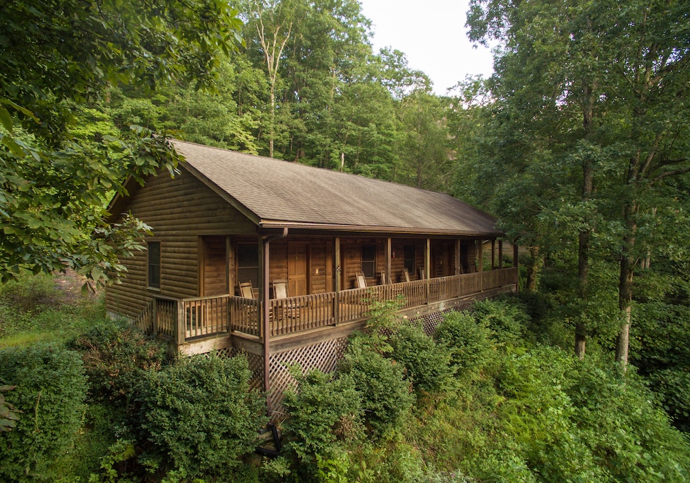 Mitchell Lodge - King Room w/ Mountain View