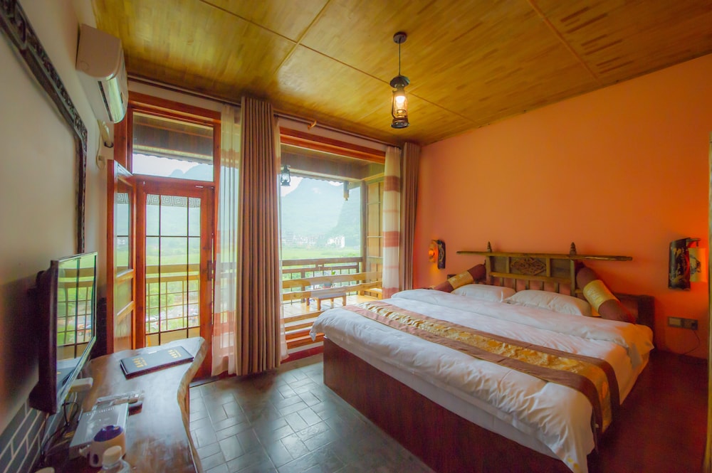 Deluxe Balcony King Room With Ricepaddy View photo 1