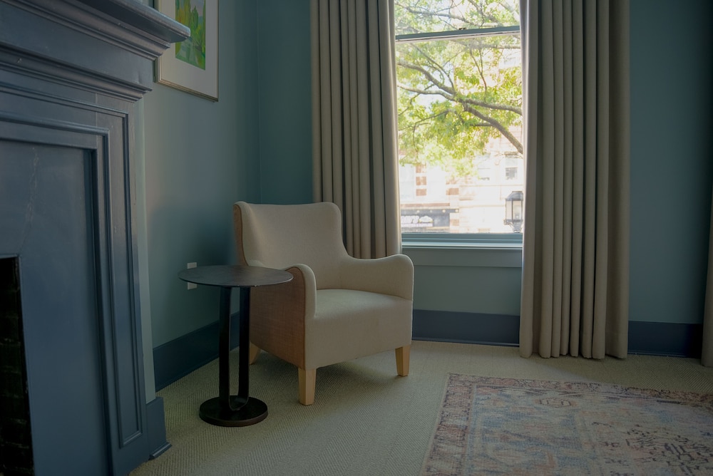 Room 7: Second-Story King photo 2