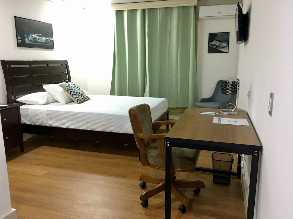 Superior Room, 1 Queen Bed photo 3