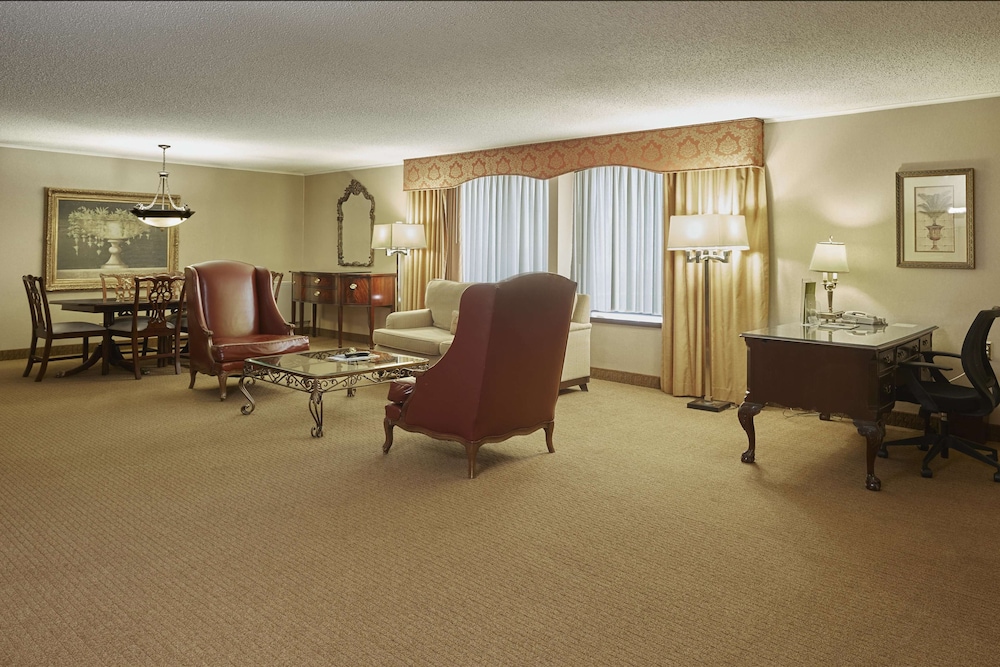 Suite, 1 King Bed, Kitchen photo 1