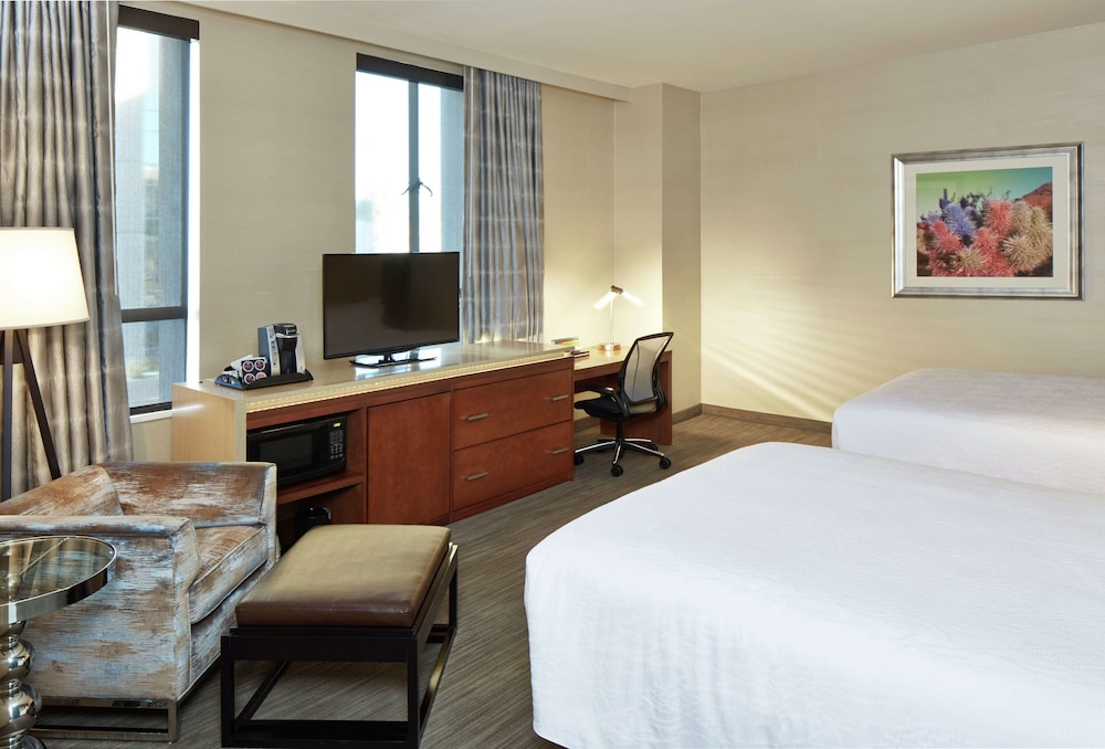 Suite Two Queen Beds, One bedroom photo 1