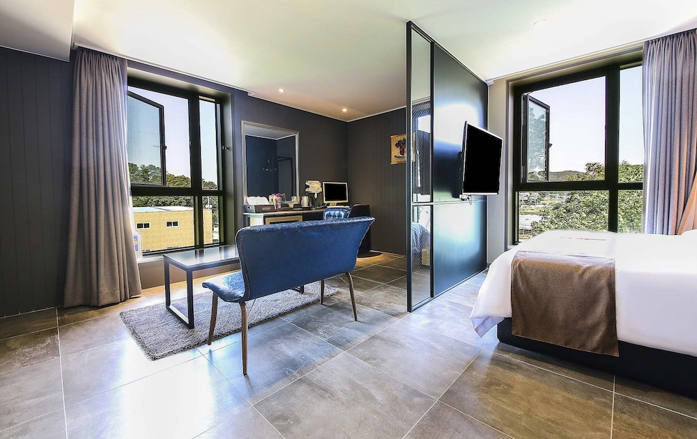 Premium Room - Photo 3