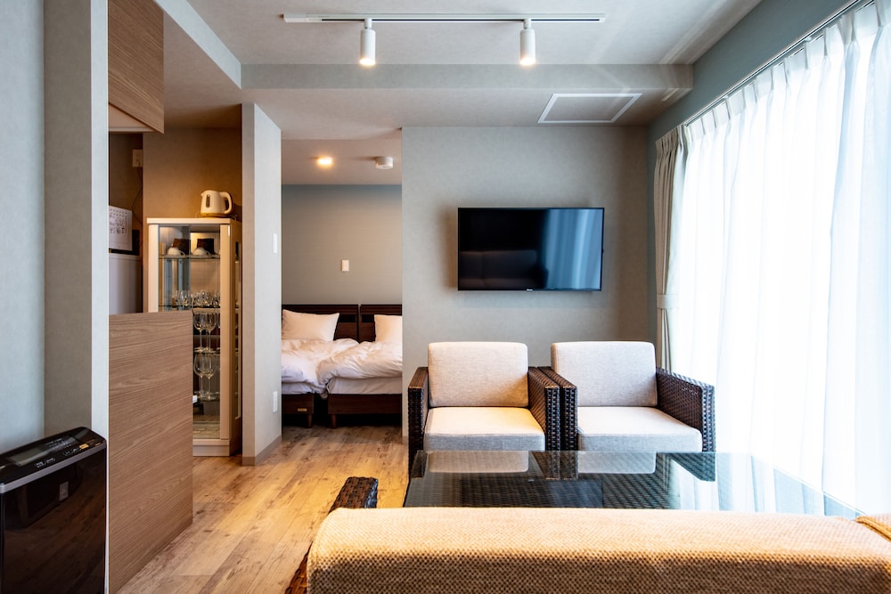 Standard Quadruple Room thumbnail 5