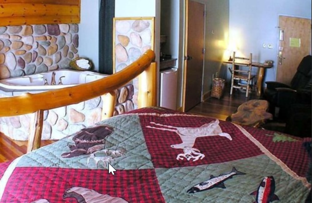 Standard Room, 1 King Bed, Non Smoking, Jetted Tub photo 2