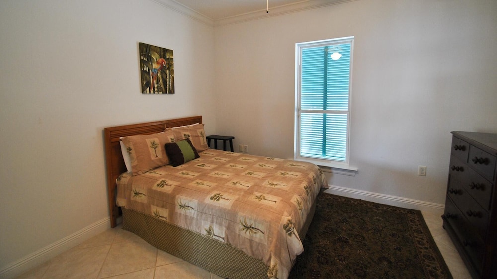 House, Multiple Beds (West Beach - 104 Westward Ho) photo 2